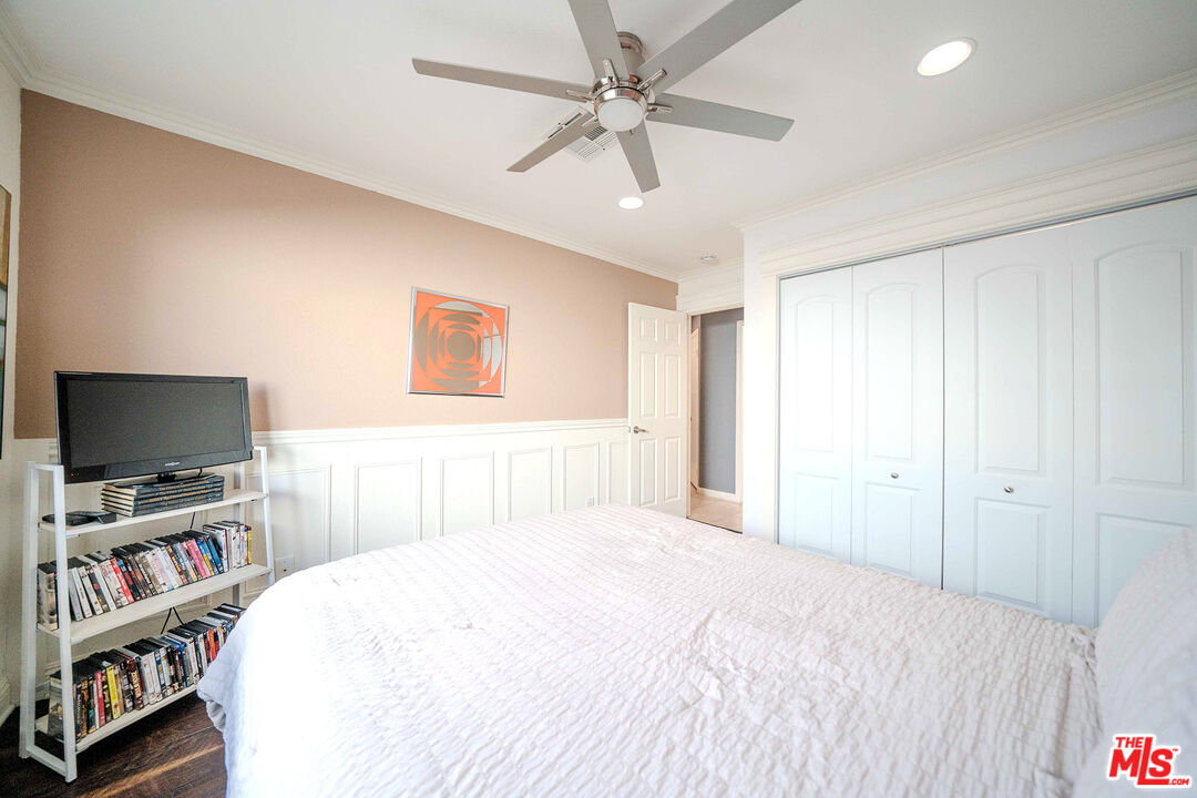 9524 Santa Cruz Road Desert Hot Springs, CA 92240 - Photo 18 of 53 a bedroom with a bed and a flat screen tv