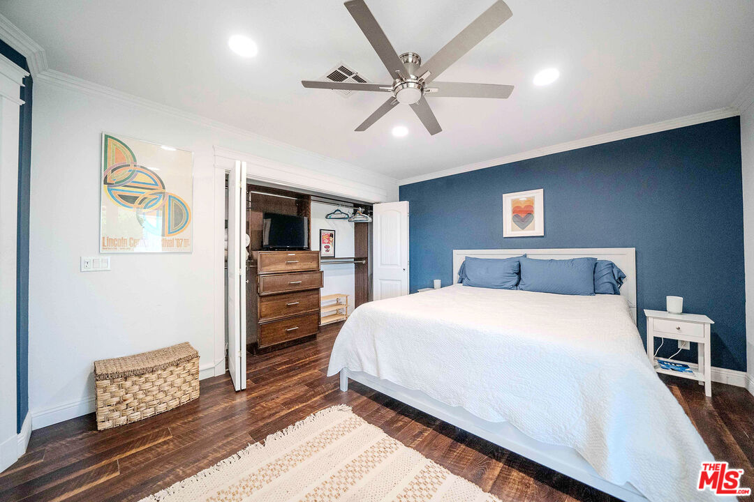 9524 Santa Cruz Road Desert Hot Springs, CA 92240 - Photo 23 of 53 a bedroom with a bed and a view of room