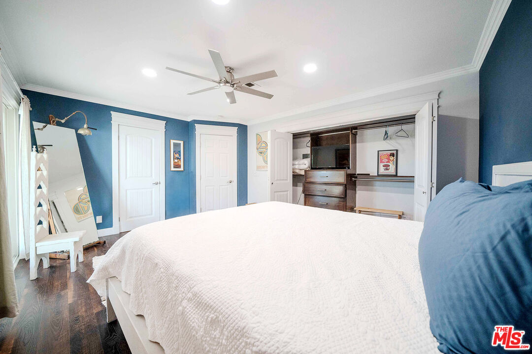 9524 Santa Cruz Road Desert Hot Springs, CA 92240 - Photo 24 of 53 a spacious bedroom with a bed and a flat tv screen on dresser