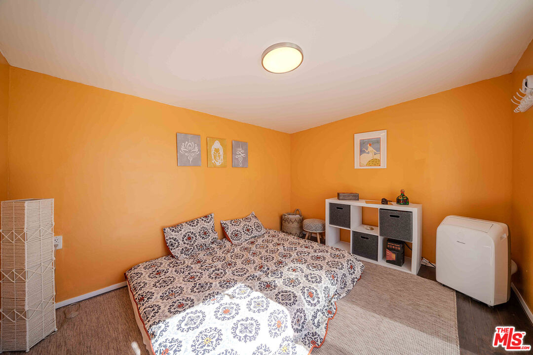 9524 Santa Cruz Road Desert Hot Springs, CA 92240 - Photo 31 of 53 a bedroom with a bed and dresser