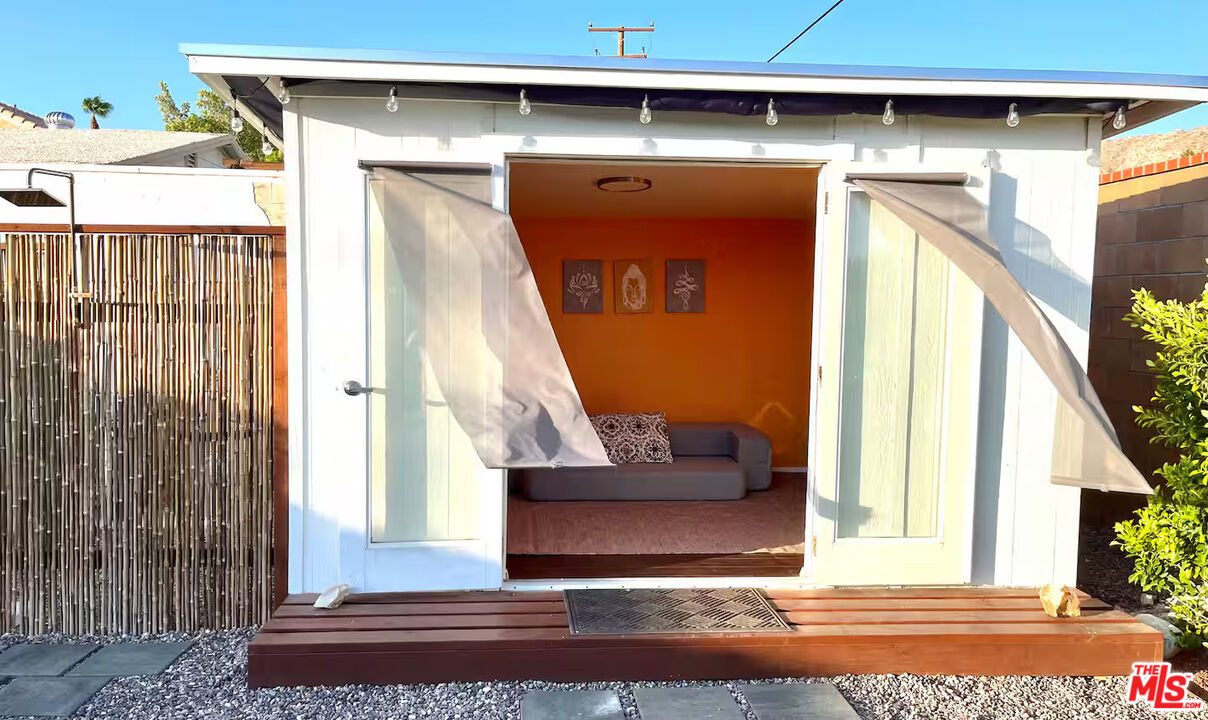 9524 Santa Cruz Road Desert Hot Springs, CA 92240 - Photo 47 of 53 a view of entryway and hall