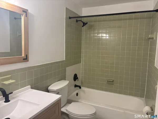 $1,995 | 18 Canterbury Arms, Unit 18, New Milford, CT 06776