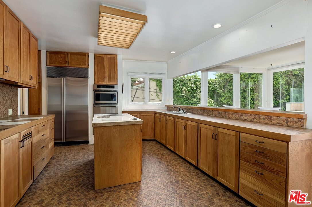 127 Mabery Road Santa Monica, CA 90402 - Photo 22 of 41 Gallery Image 22