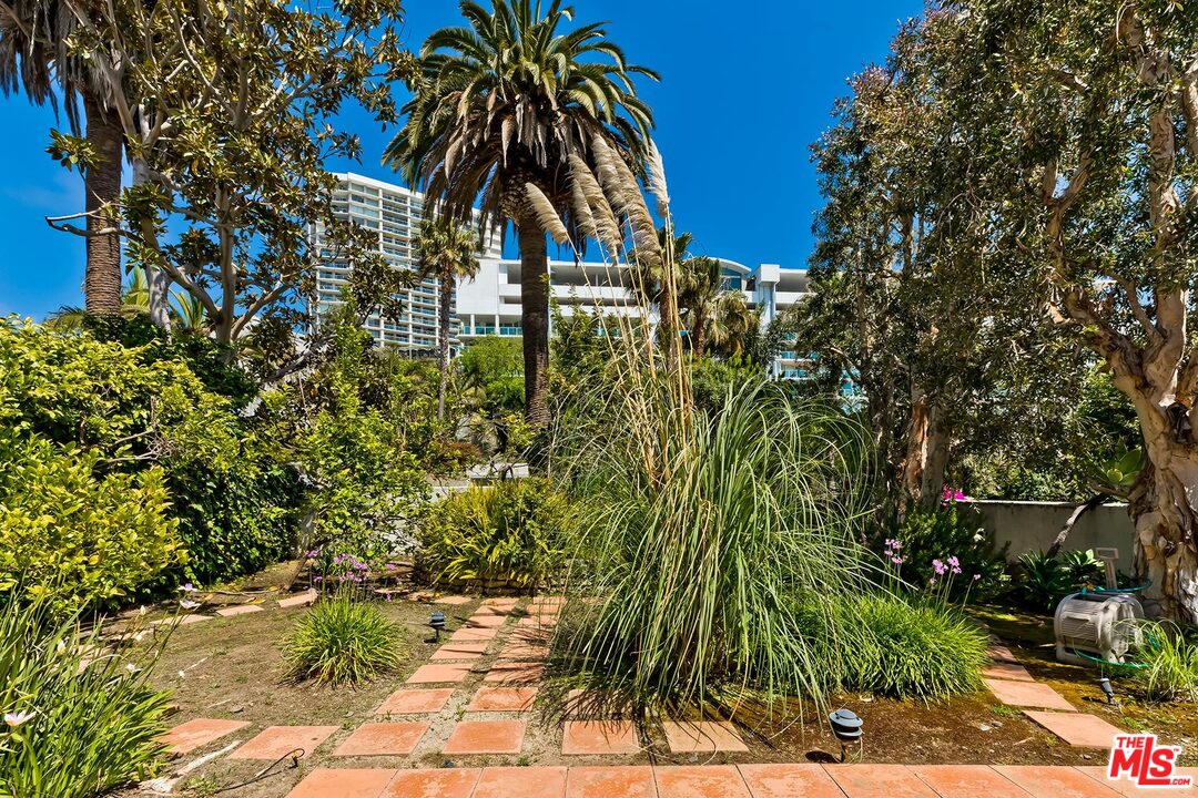 127 Mabery Road Santa Monica, CA 90402 - Photo 8 of 41 Gallery Image 8