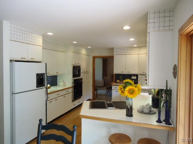 3668 Ritter Road Allentown, PA 18104 - Photo 4 of 36 a kitchen with refrigerator and stove