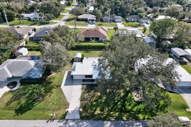 an aerial view of a house with yard swimming pool and outdoor seating