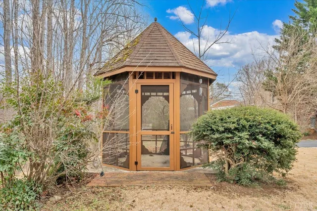 a view of a dry yard with trees