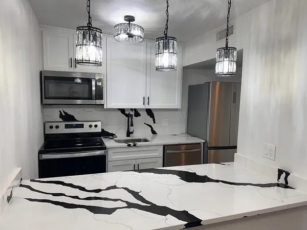 $1,975 | 4011 Cole Avenue, Unit 111, Dallas, TX 75204