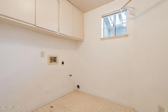 a view of a entrance door of the house