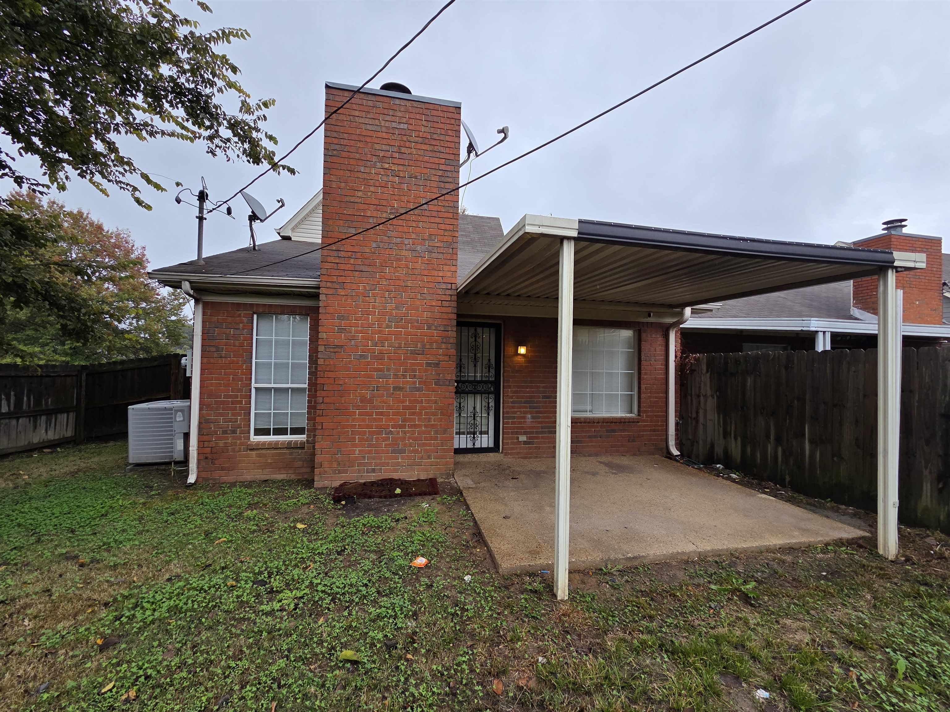 3945 Oak Branch Circle East Memphis, TN 38135 - Photo 4 of 24 a front view of a house with garden