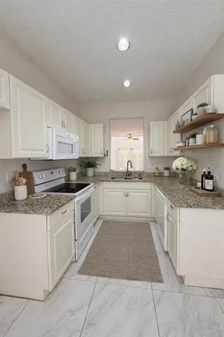 $1,900 | 16306 Parkstone Palms Court, Tampa, FL 33647