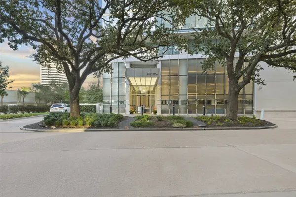 $6,125 | 4521 San Felipe Street, Unit 2204, Houston, TX 77027