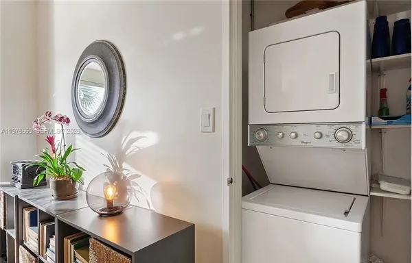 $3,375 | 4925 Collins Avenue, Unit 2H, Miami Beach, FL 33140