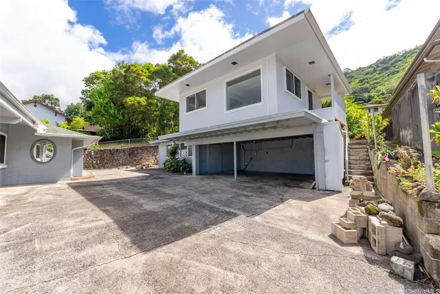 a view of a house with a yard and garage