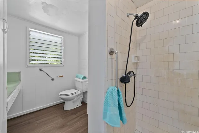 a bathroom with a toilet and a shower