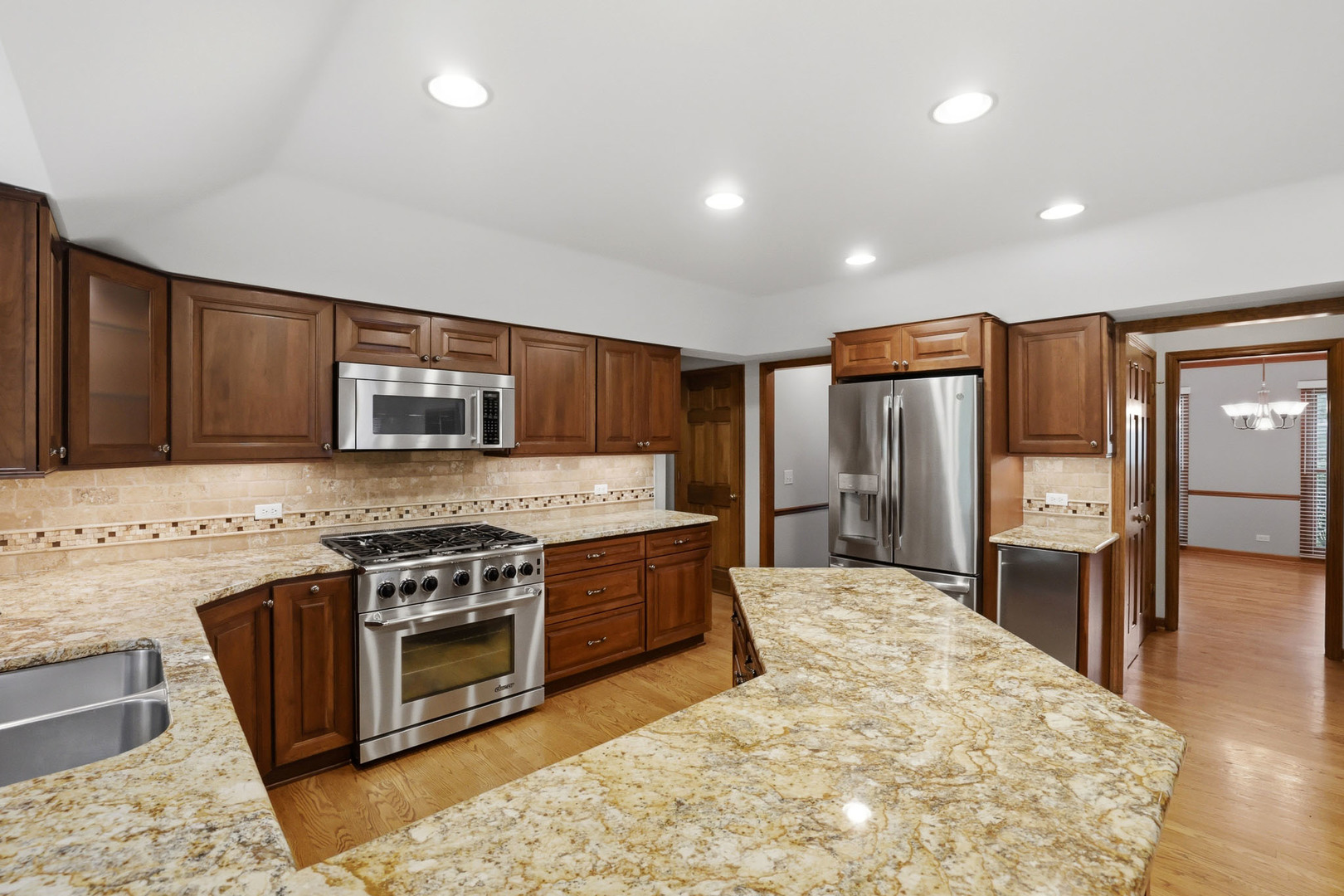 2528 Sun Valley Road Lisle, IL 60532 - Photo 13 of 65