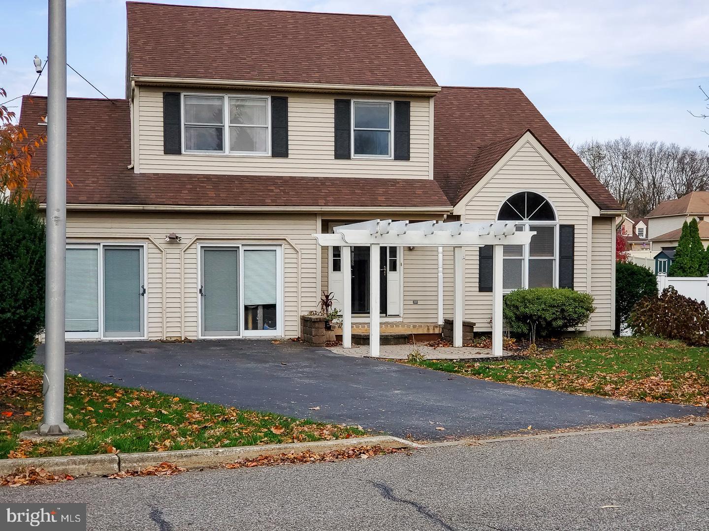 811 Hunter Road Easton, PA 18040 - Photo 1 of 24 Gallery Image 1