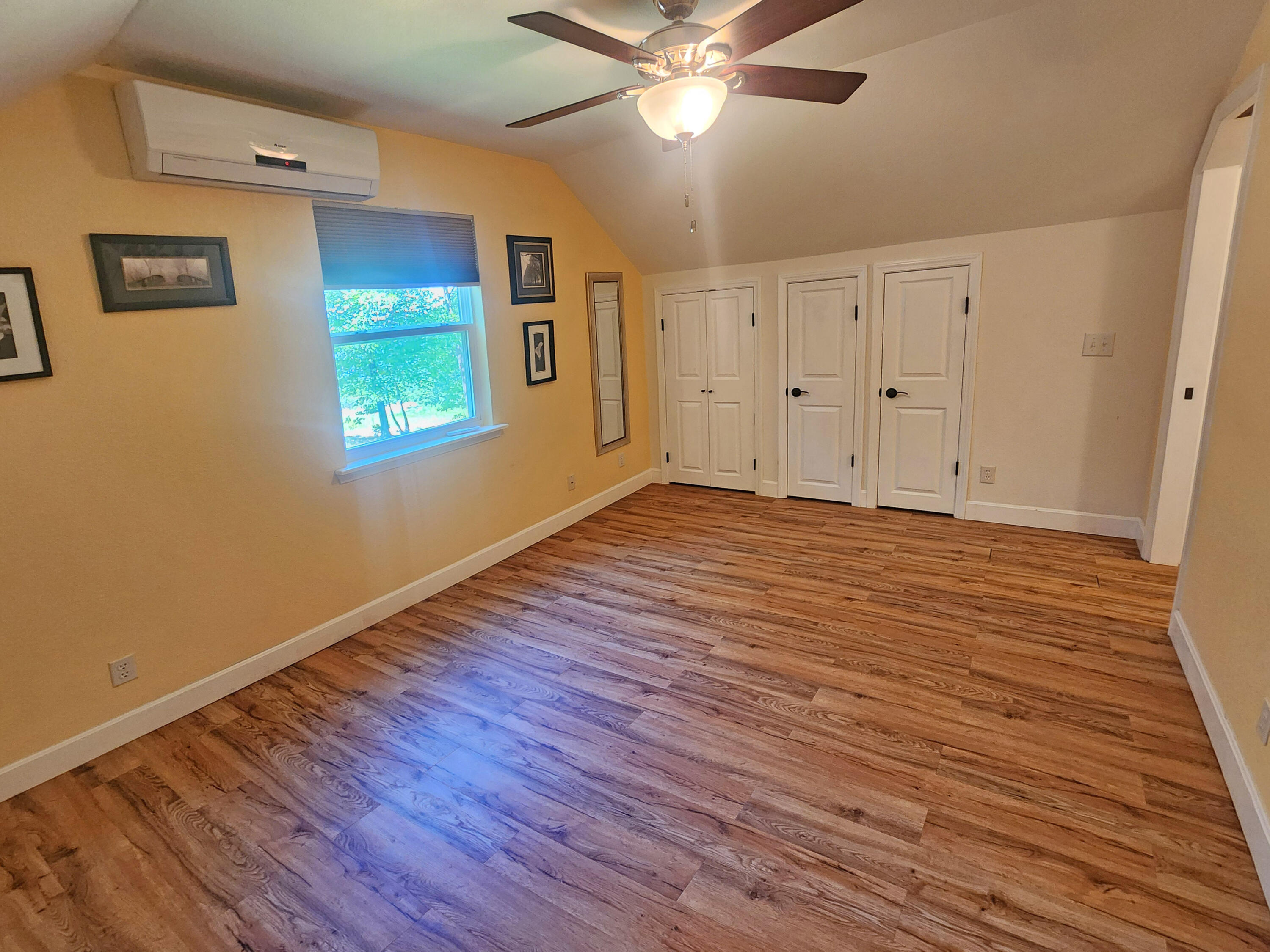233 Sidehill Drive Ridgedale, MO 65739 - Photo 64 of 79 Over The Shop Apartment Bedroom