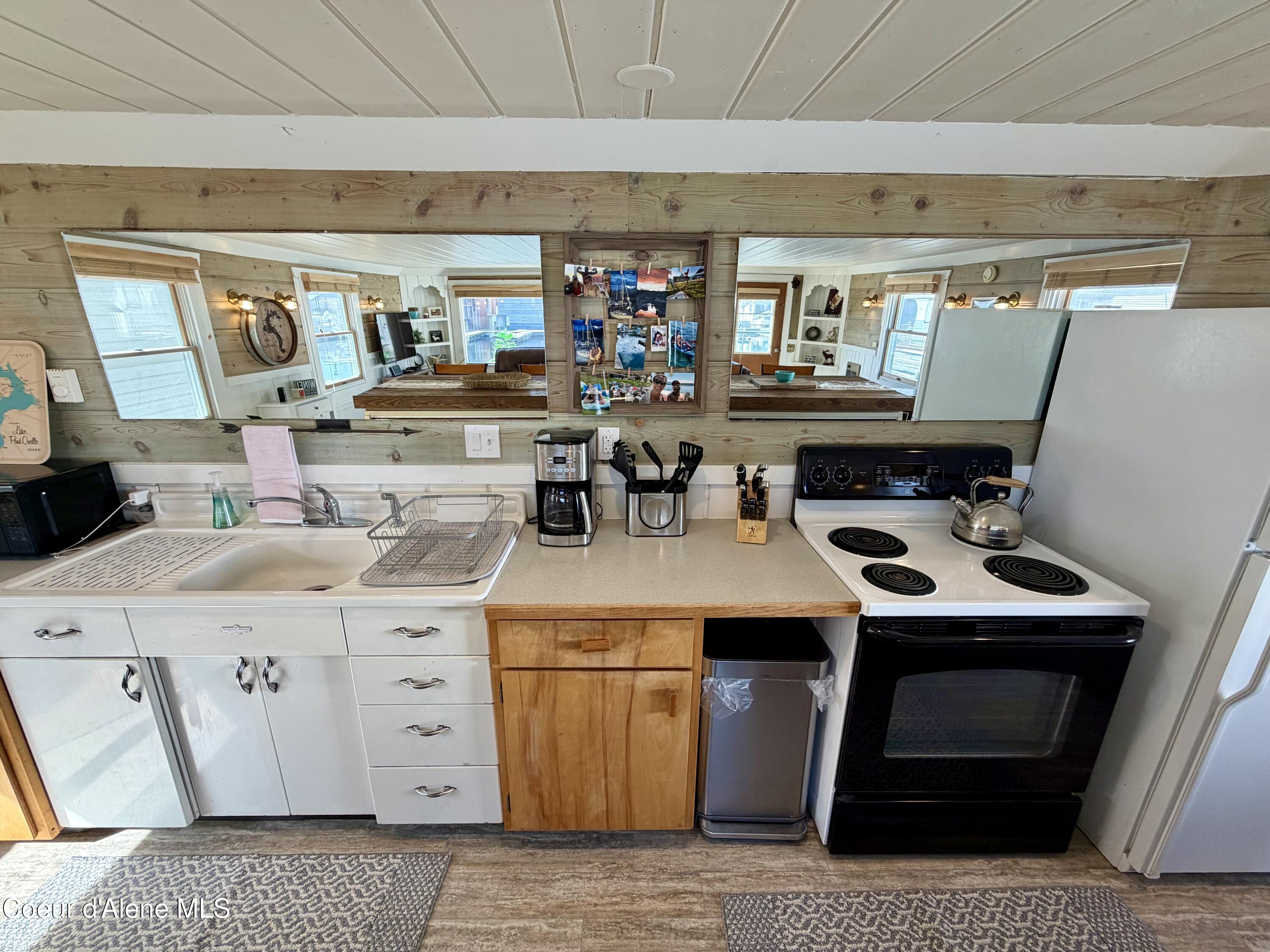 34141 North Scenic Bay C Dock Road Bayview, ID 83803 - Photo 16 of 49 KITCHEN