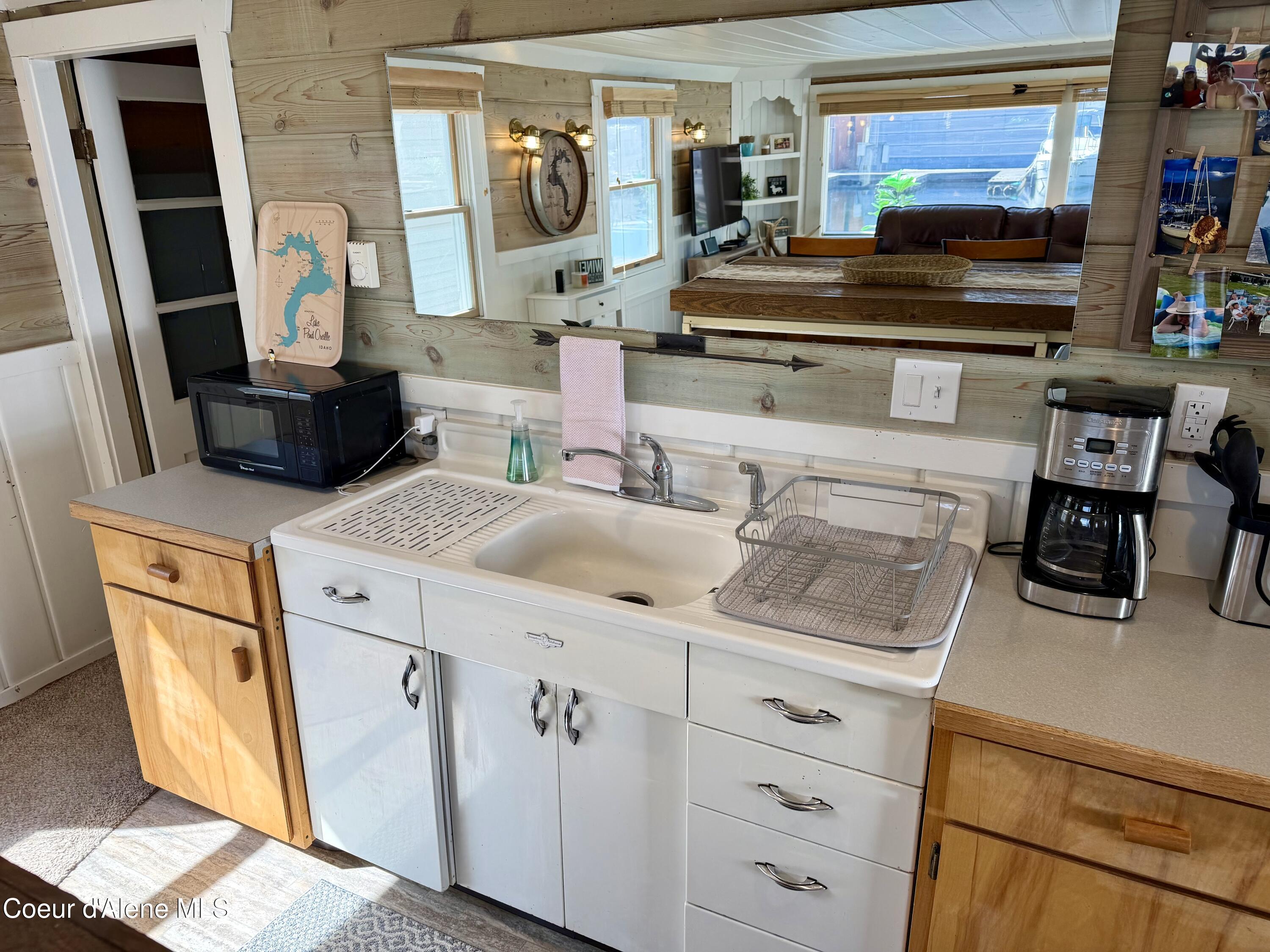 34141 North Scenic Bay C Dock Road Bayview, ID 83803 - Photo 17 of 49 KITCHEN