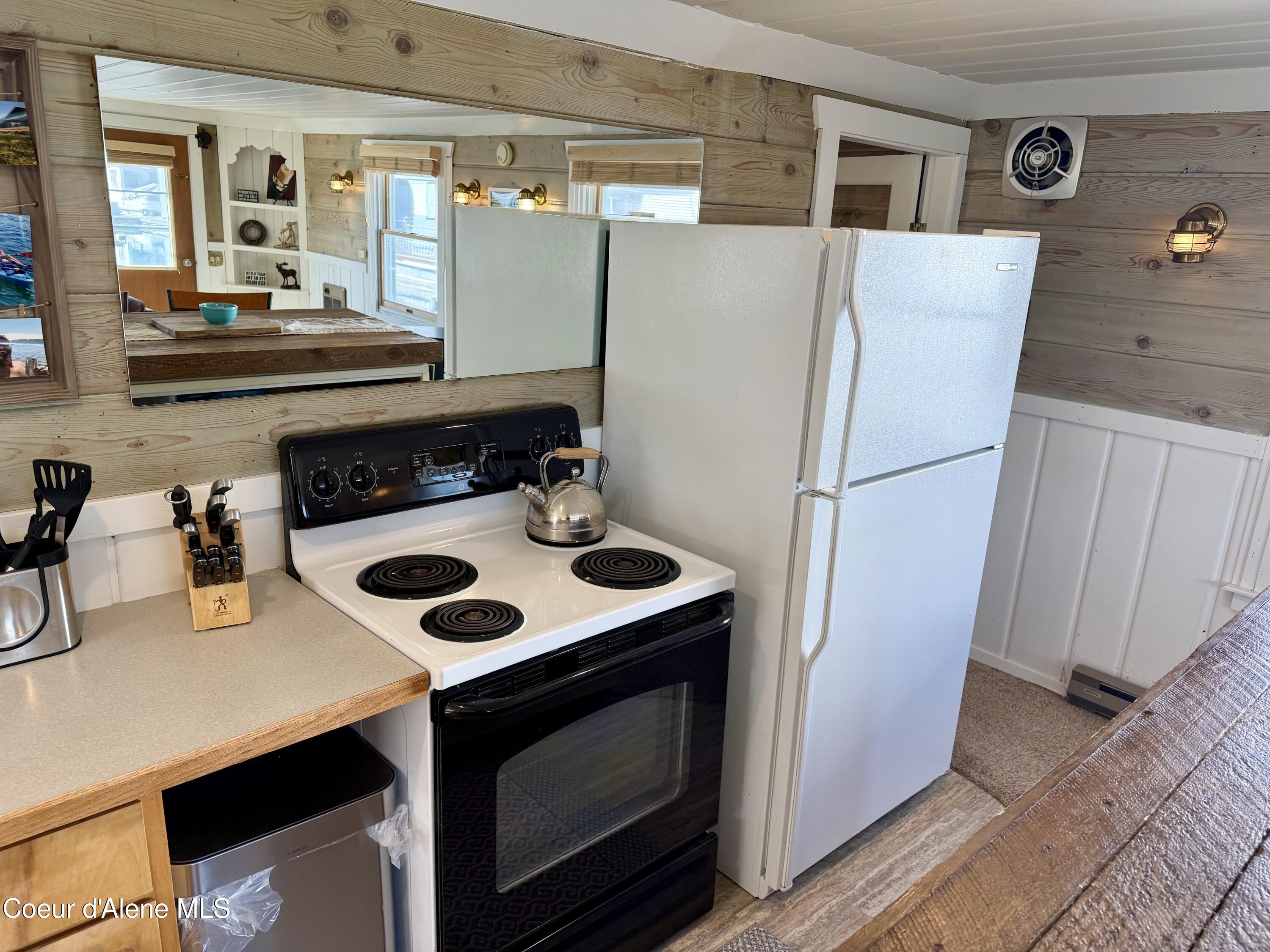 34141 North Scenic Bay C Dock Road Bayview, ID 83803 - Photo 18 of 49 KITCHEN