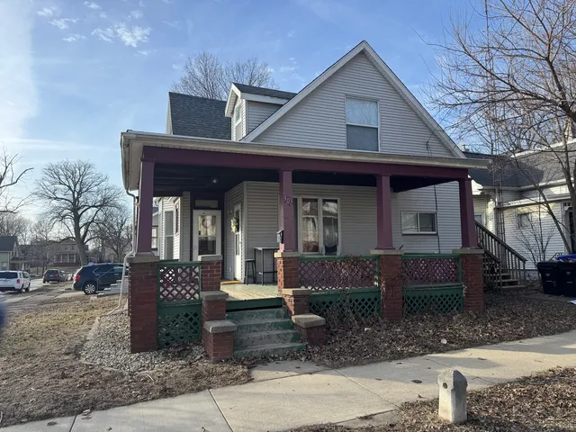 $295,000 | 307 South McLean Street, Bloomington, IL 61701