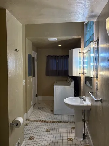 $295,000 | 307 South McLean Street, Bloomington, IL 61701