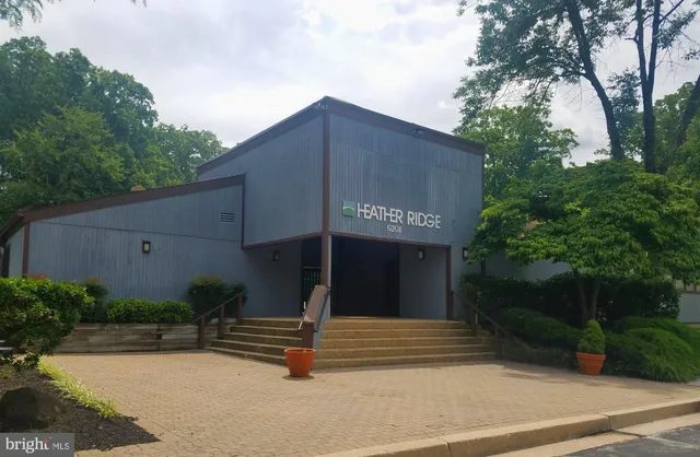 a view of a house with a yard and plants