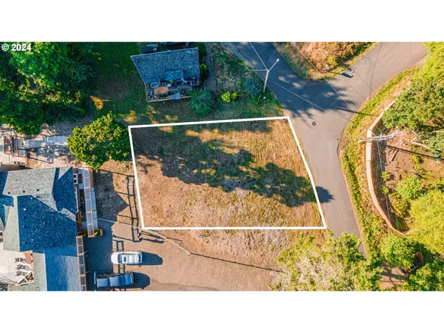 a black and white photo of a house