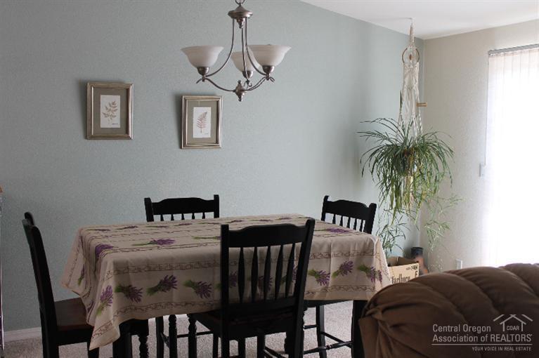 13562 Southeast Cayuse Road Prineville, OR 97754 - Photo 18 of 21 dining area