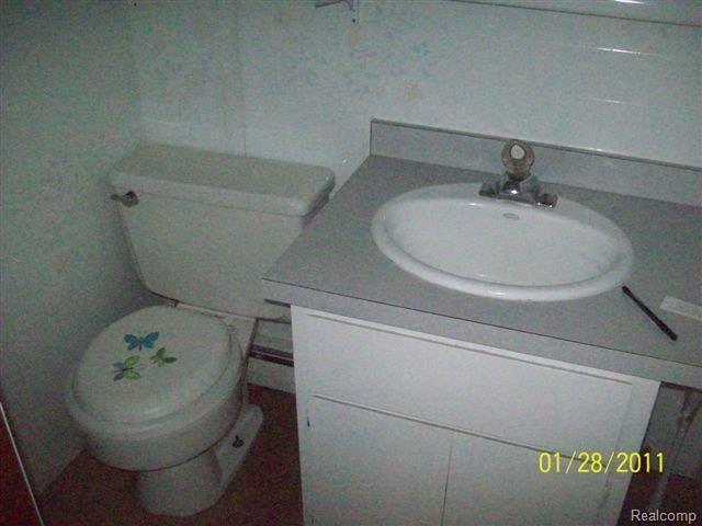 2648 Beach Road Port Huron, MI 48060 - Photo 9 of 13 beach 2648 092