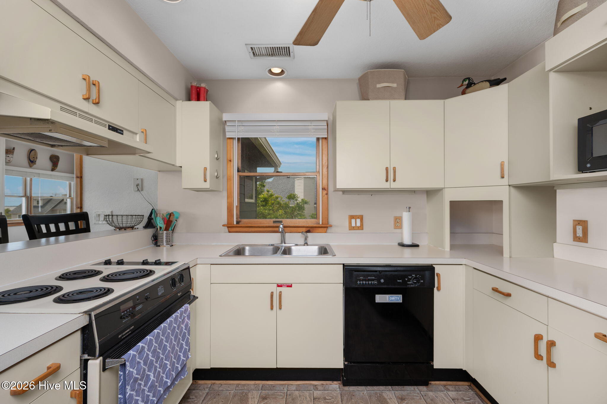 120 Jaycrest Road Duck, NC 27949 - Photo 11 of 77 13-web-or-mls-120-Jaycrest-TL-Kitchen-V3