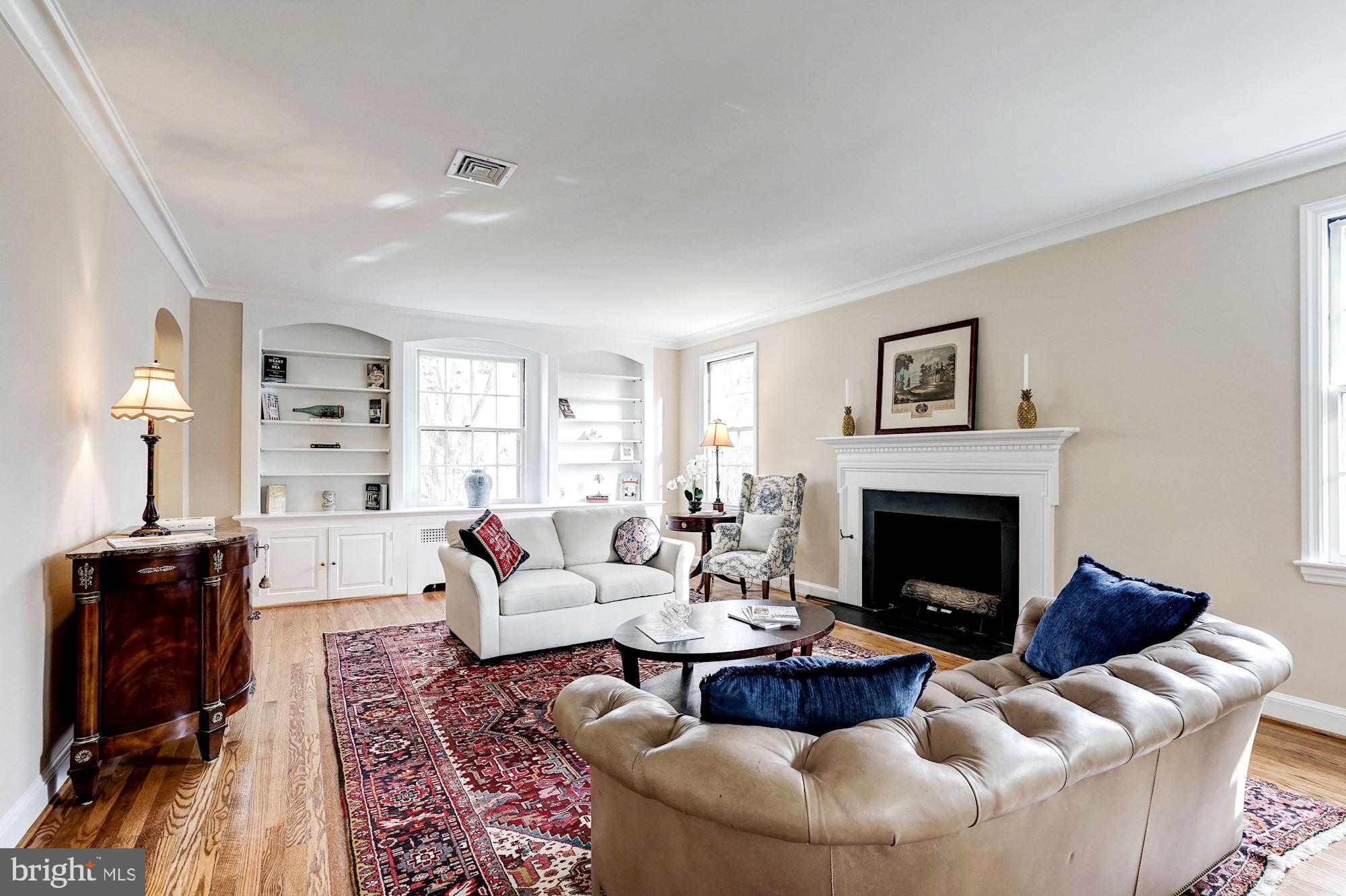 1915 Windsor Road Alexandria, VA 22307 - Photo 4 of 51 Living Room with Built-ins