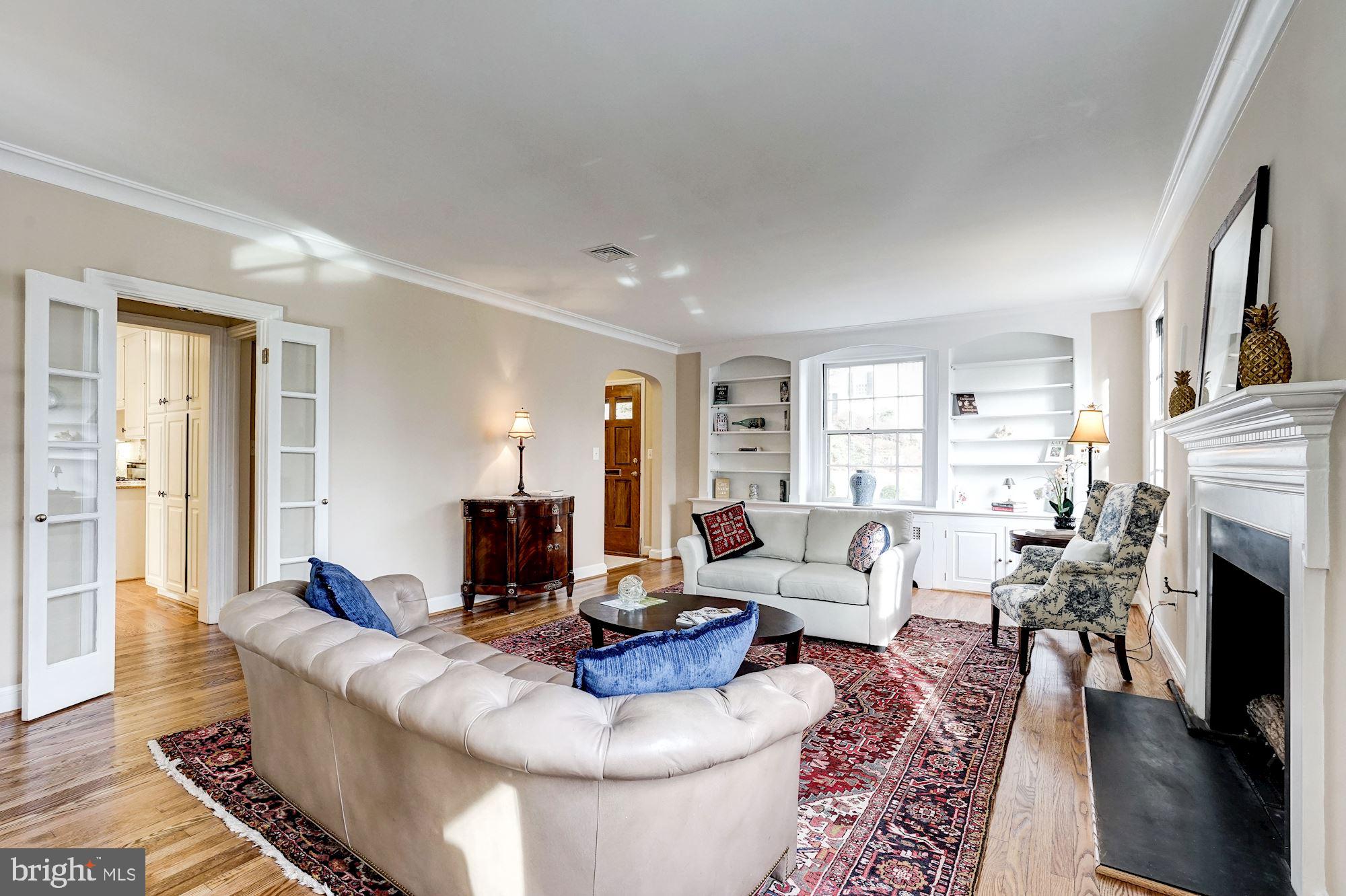 1915 Windsor Road Alexandria, VA 22307 - Photo 5 of 51 Living Room