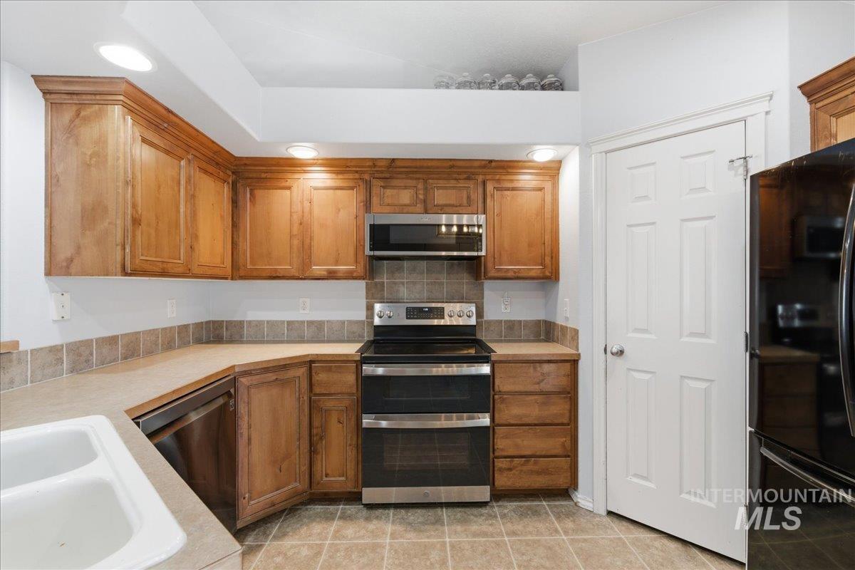 5217 Asbury Way Caldwell, ID 83607 - Photo 8 of 29