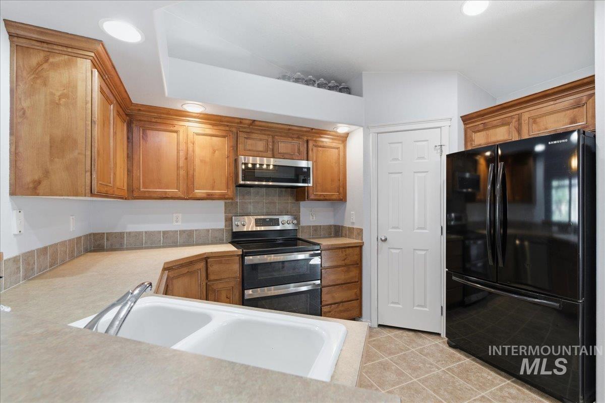 5217 Asbury Way Caldwell, ID 83607 - Photo 9 of 29