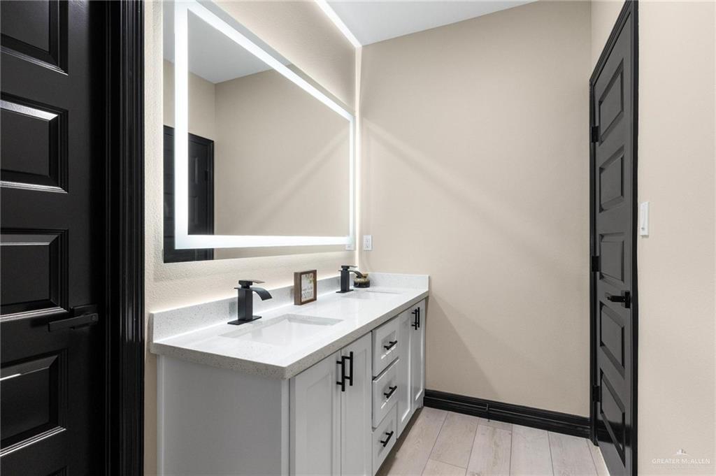 712 East Ricky Crossland Avenue Elsa, TX 78543 - Photo 13 of 27