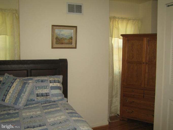 8603 Stonewall Road Manassas, VA 20110 - Photo 2 of 19 2nd Bedroom