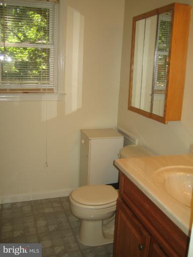 8603 Stonewall Road Manassas, VA 20110 - Photo 3 of 19 Bath (Master)