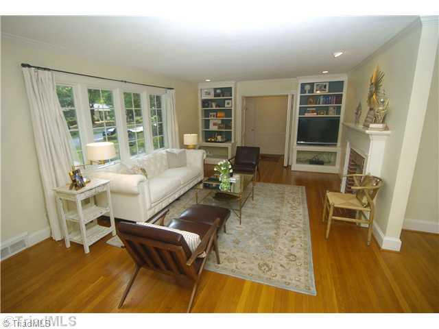 3015 University Road Winston-Salem, NC 27104 - Photo 2 of 16 Living Room.
