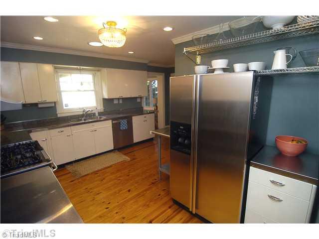 3015 University Road Winston-Salem, NC 27104 - Photo 5 of 16 Kitchen.