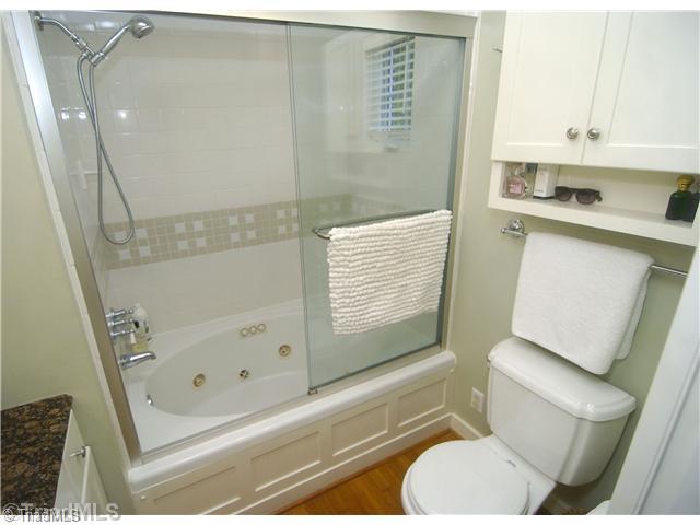3015 University Road Winston-Salem, NC 27104 - Photo 10 of 16 Bath.