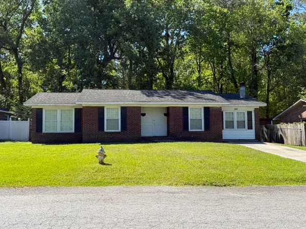 $1,900 | 124 Miley Avenue, Summerville, SC 29485
