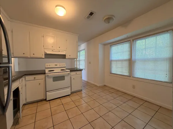$1,900 | 124 Miley Avenue, Summerville, SC 29485