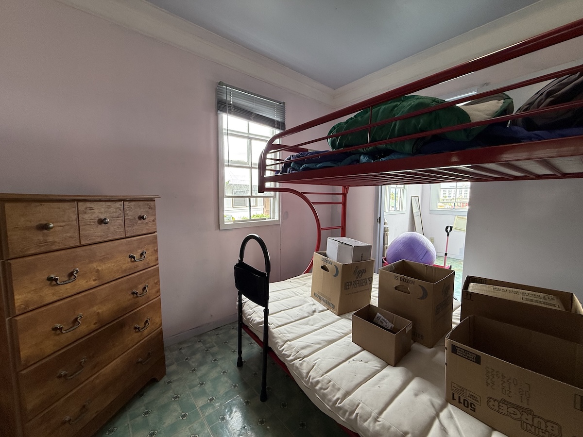 37 Mehau Lane Hilo, HI 96720 - Photo 20 of 24 a view of a livingroom with furniture