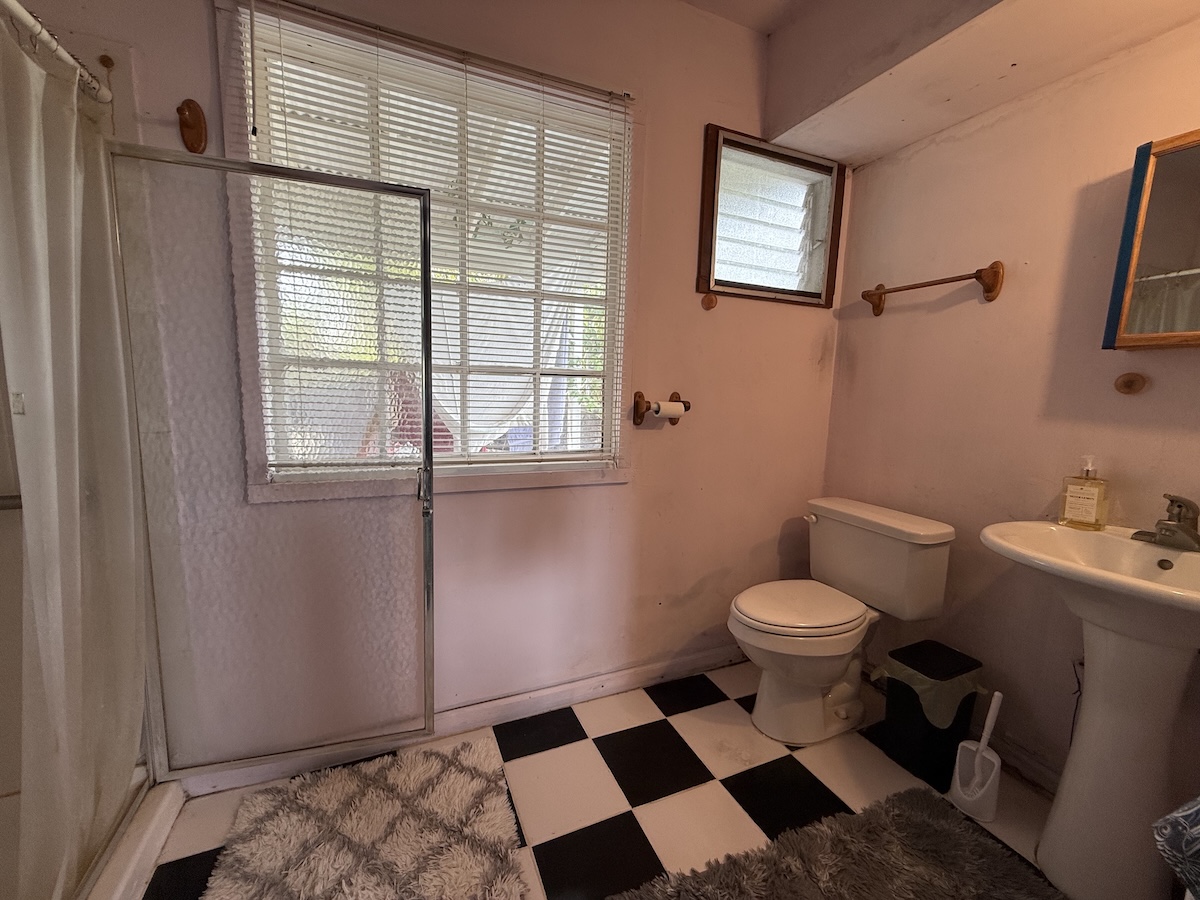 37 Mehau Lane Hilo, HI 96720 - Photo 21 of 24 a bathroom with a toilet a sink and a window