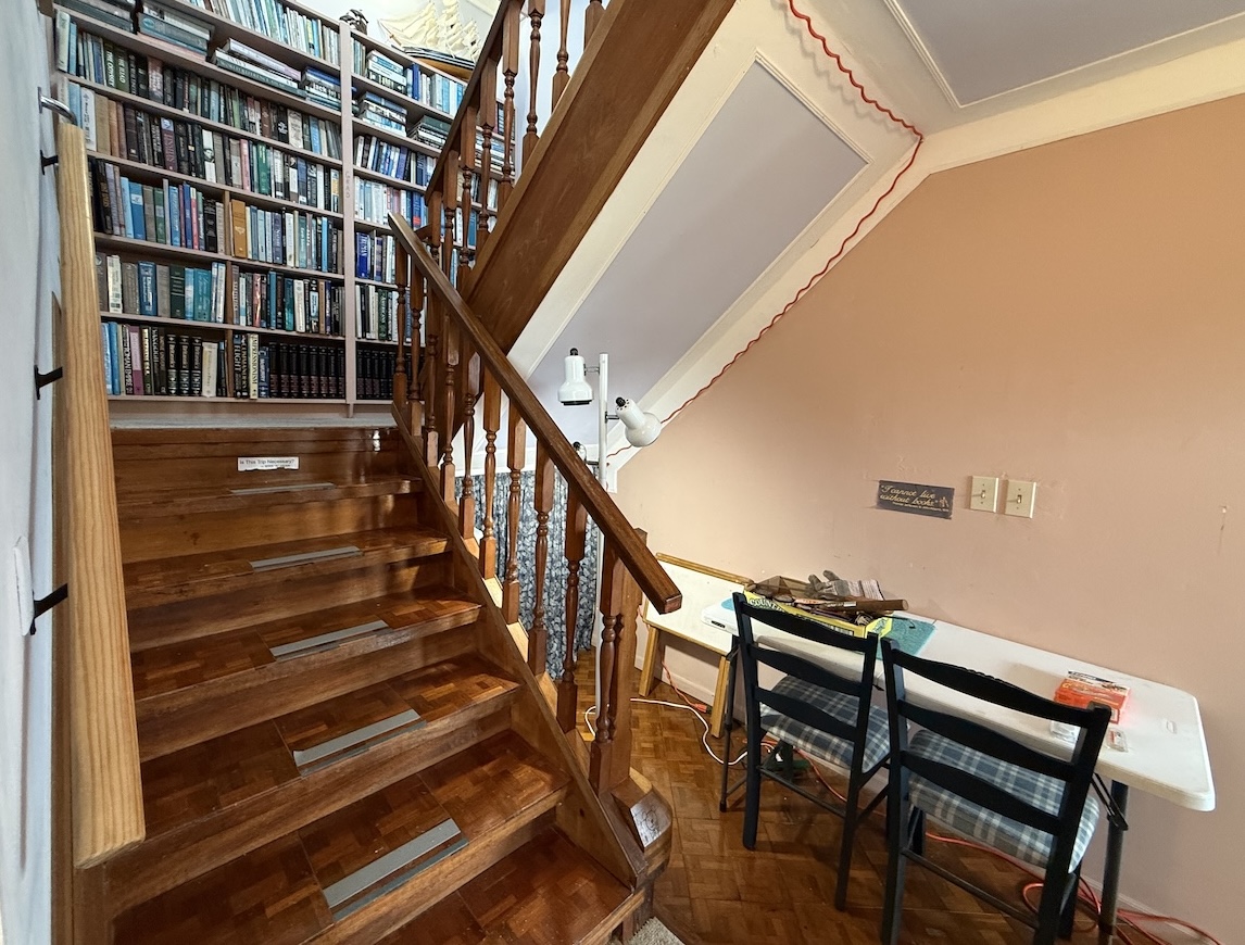 37 Mehau Lane Hilo, HI 96720 - Photo 3 of 24 a view of entryway and hall with wooden floor