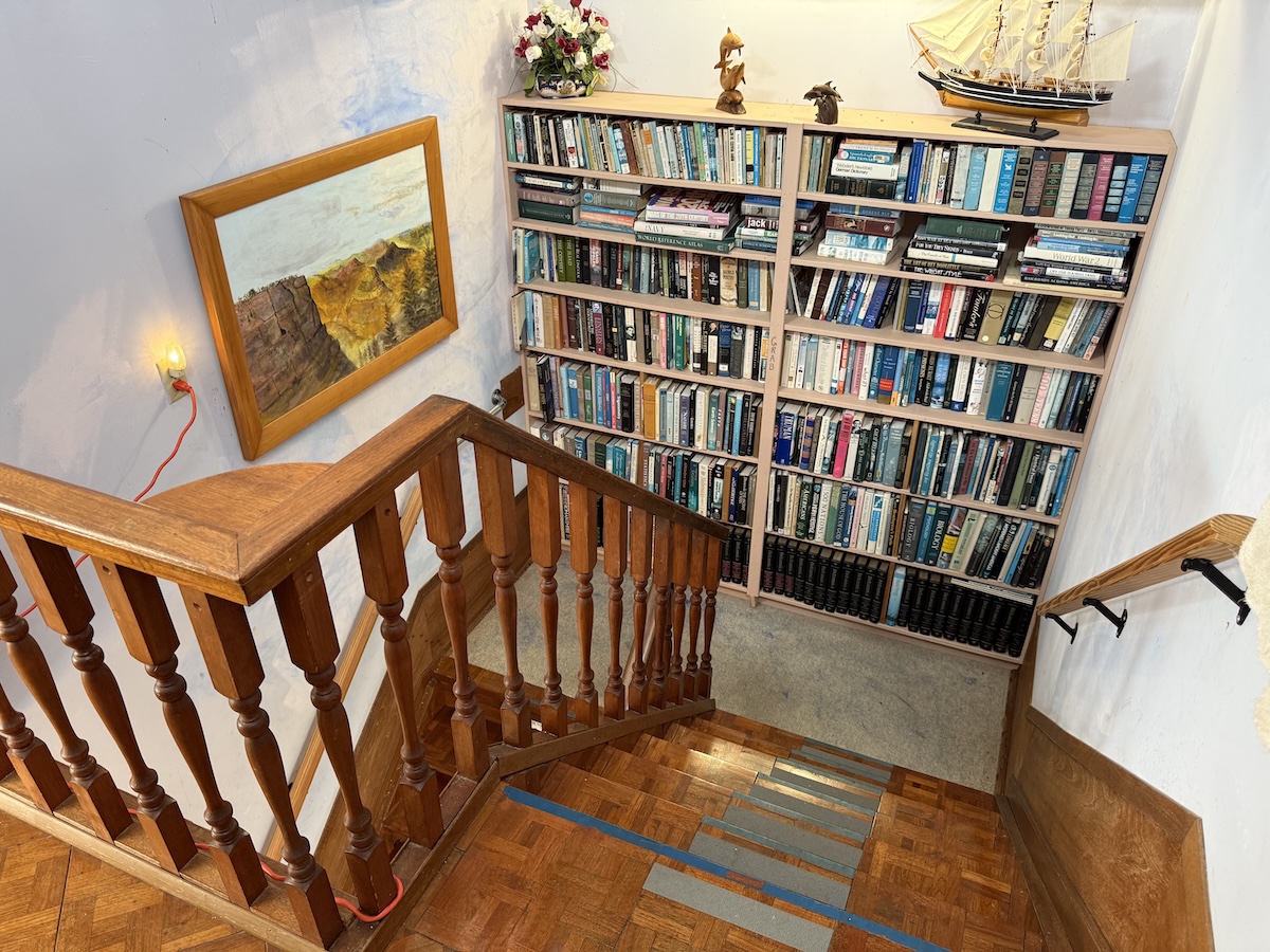 37 Mehau Lane Hilo, HI 96720 - Photo 7 of 24 a view of staircase with wooden floor and book shelf
