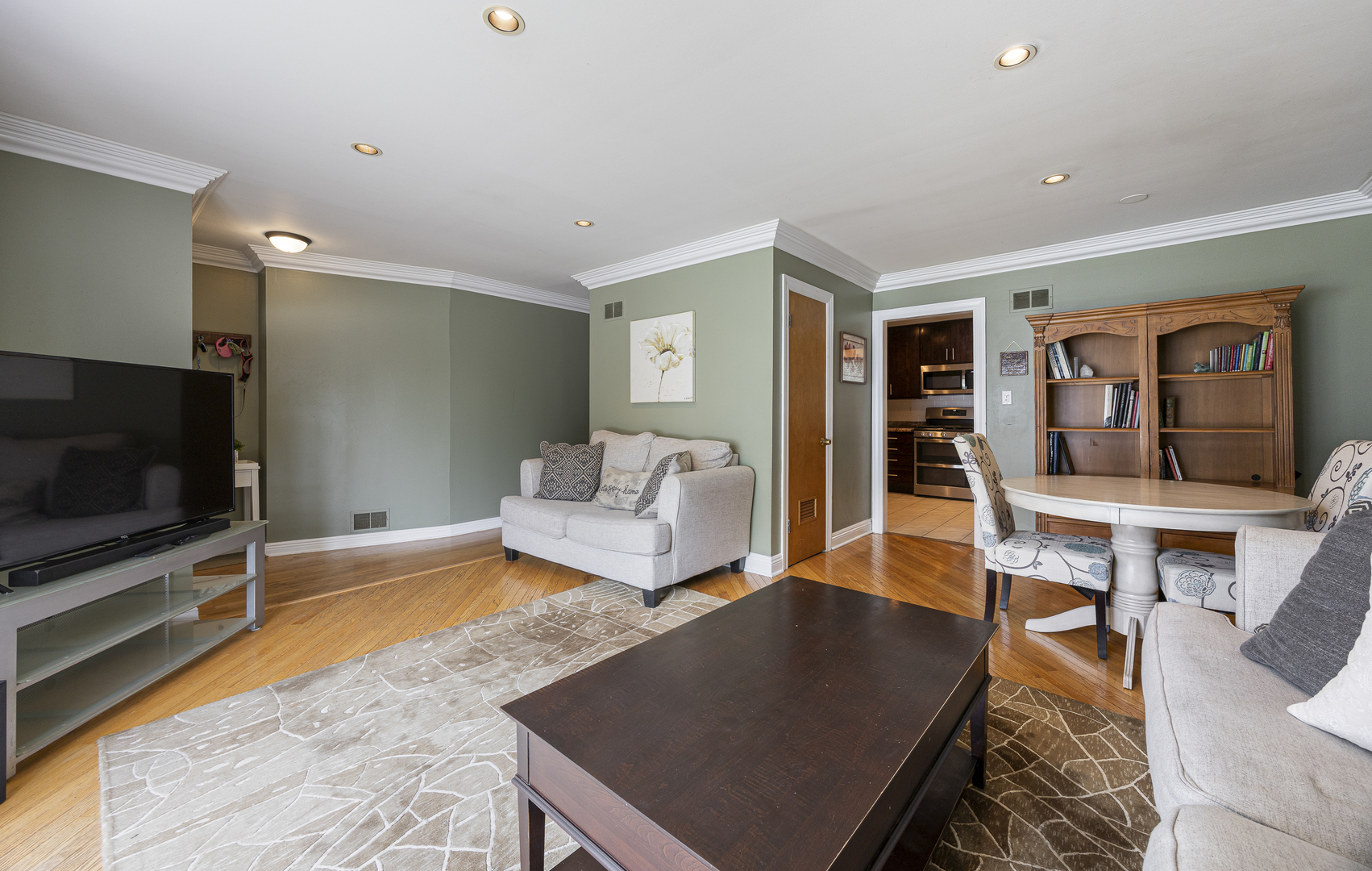 532 Landmeier Road Elk Grove Village, IL 60007 - Photo 5 of 21 Gallery Image 5