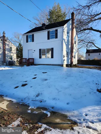 a view of a house with a big yard